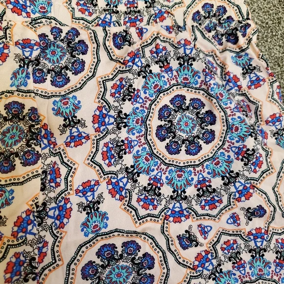 BEBOP | Women's Pink mandala medallion pattern shorts. NWT - Picture 4 of 8